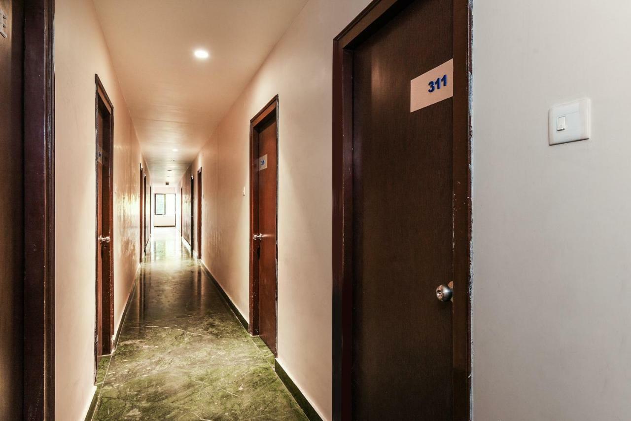 Oyo 28856 Manjeera Inn Visakhapatnam Extérieur photo