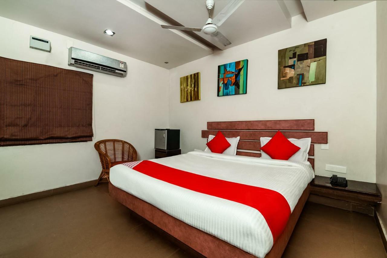 Oyo 28856 Manjeera Inn Visakhapatnam Extérieur photo