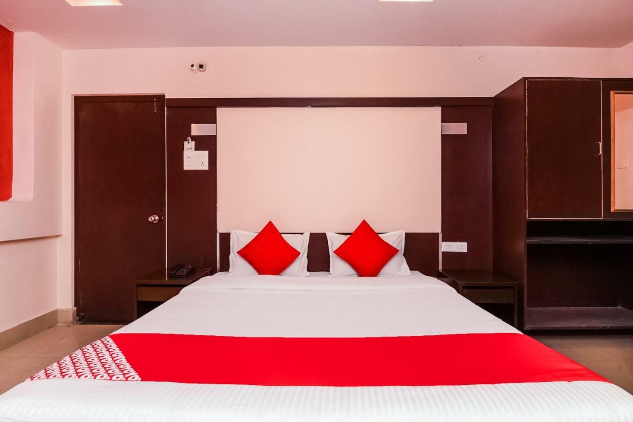 Oyo 28856 Manjeera Inn Visakhapatnam Extérieur photo