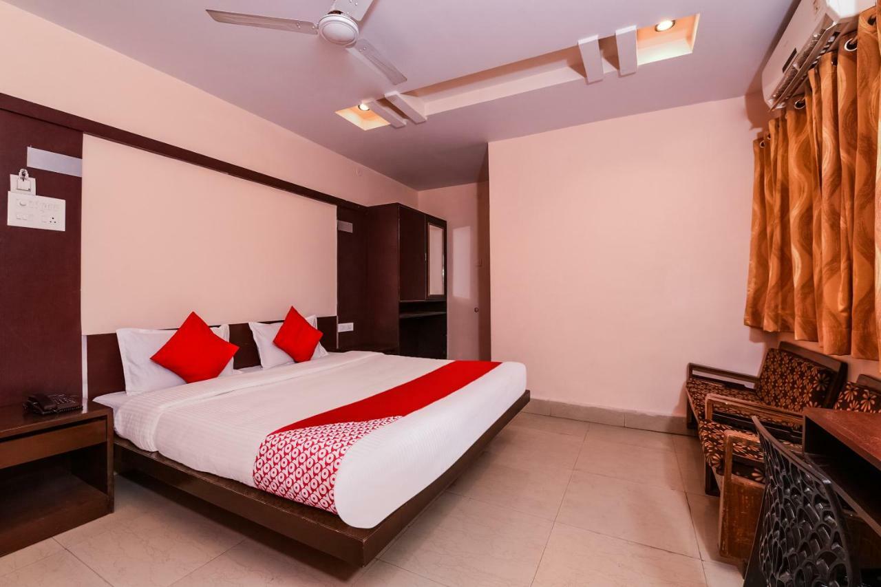 Oyo 28856 Manjeera Inn Visakhapatnam Extérieur photo