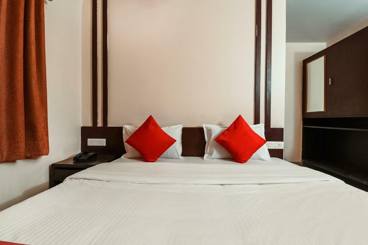 Oyo 28856 Manjeera Inn Visakhapatnam Extérieur photo