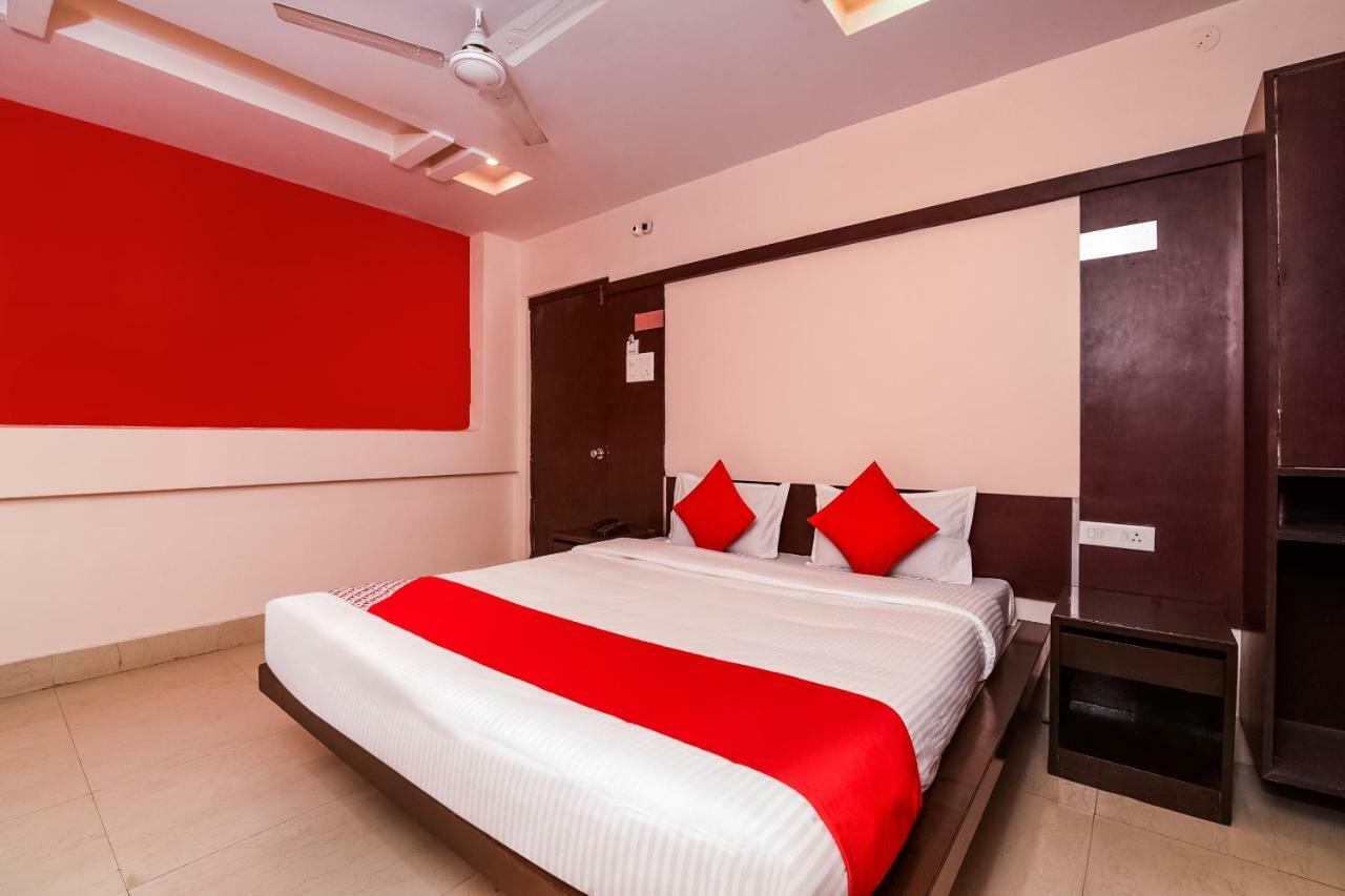 Oyo 28856 Manjeera Inn Visakhapatnam Extérieur photo