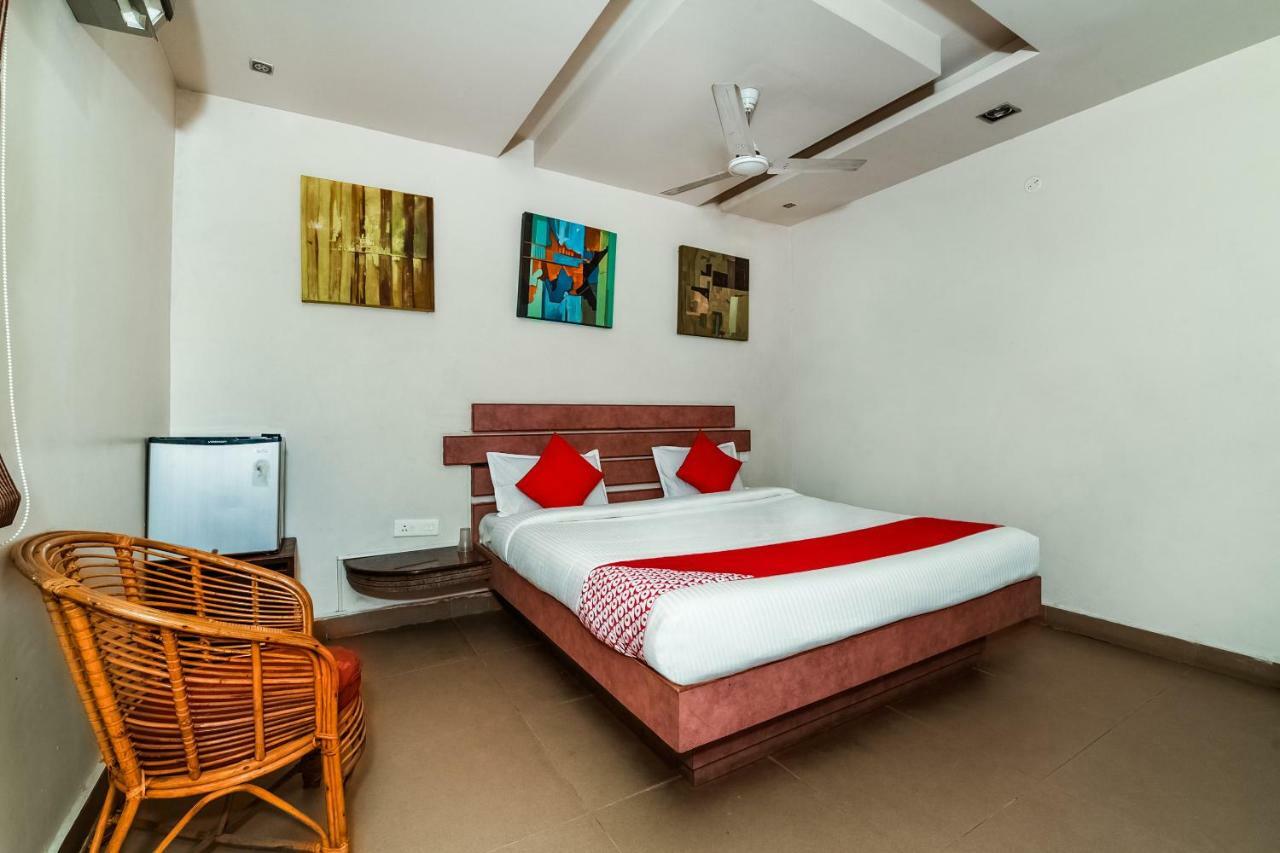 Oyo 28856 Manjeera Inn Visakhapatnam Extérieur photo